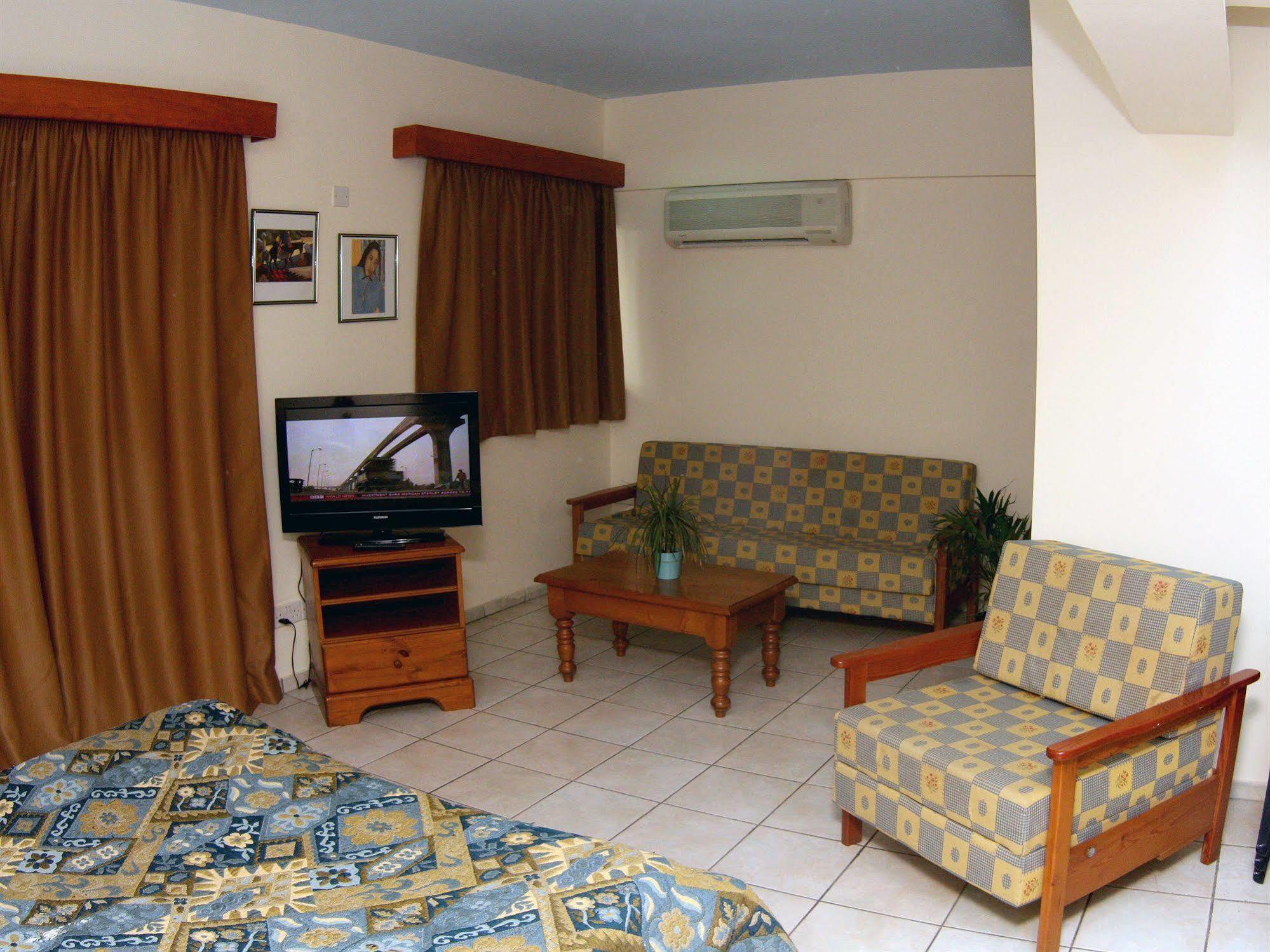 Larnaca Bay Suites Ларнака Экстерьер фото